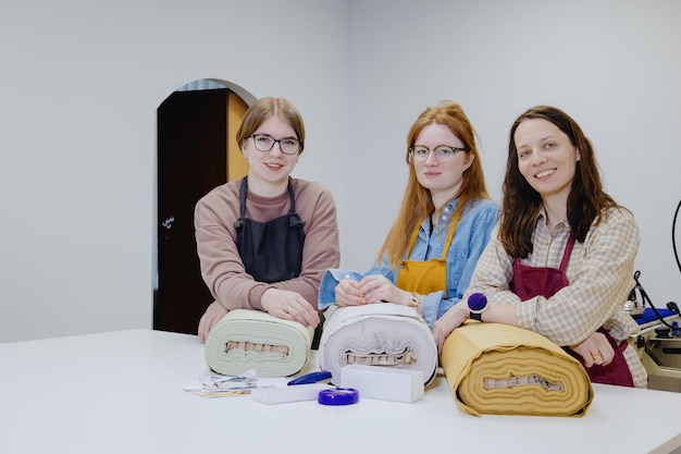 Warsztaty haftu w pracowni